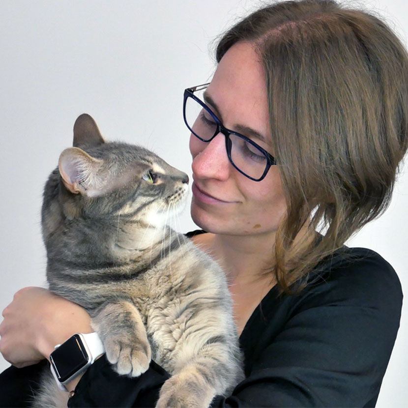 Alexandra Ricque avec son chat Marcus